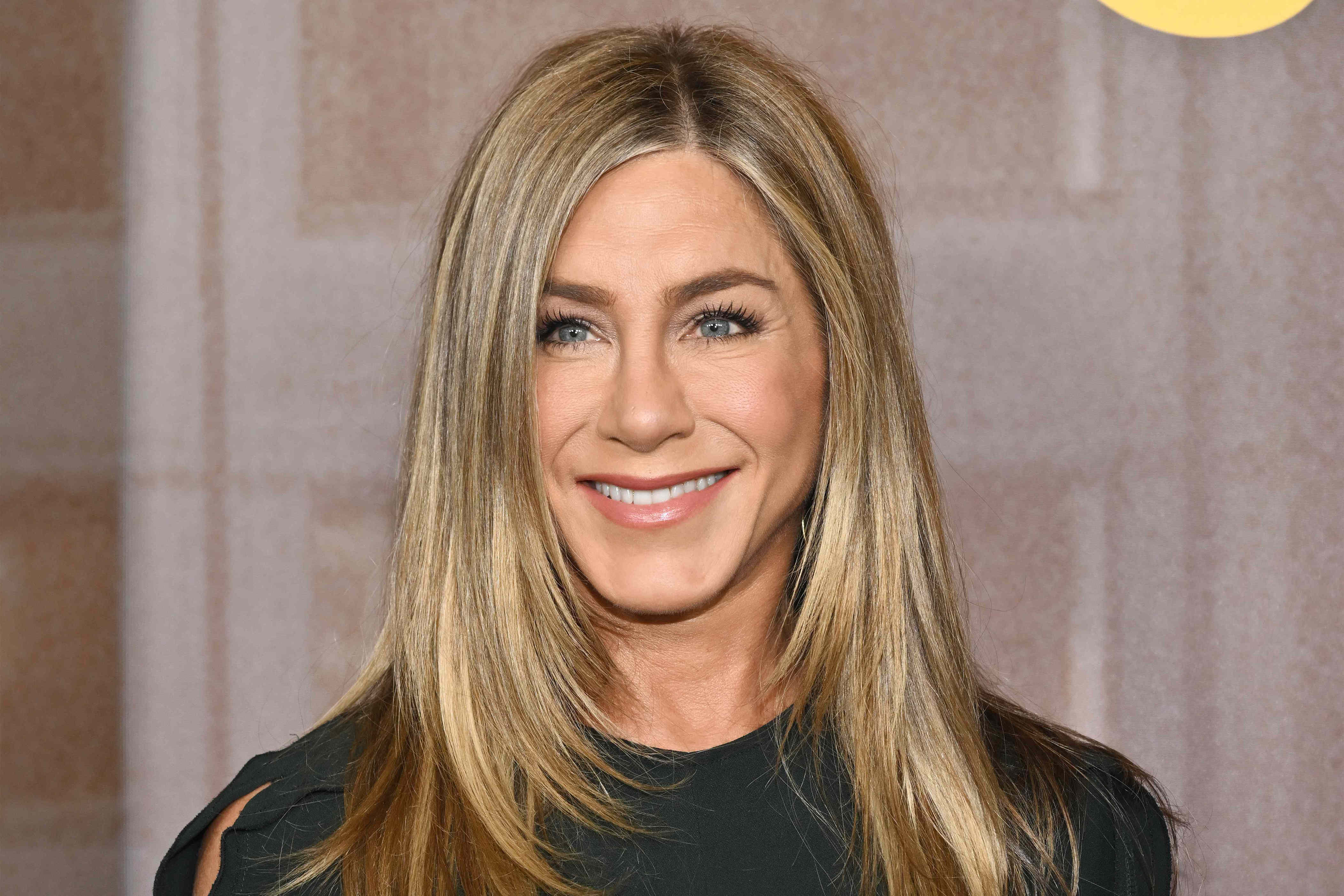 Jennifer Aniston repeated this easy outfit formula twice in one week — here’s why it works from summer to fall