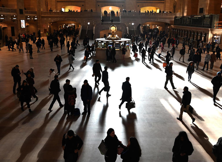 Do clocks change this weekend? When we fall back in 2026
