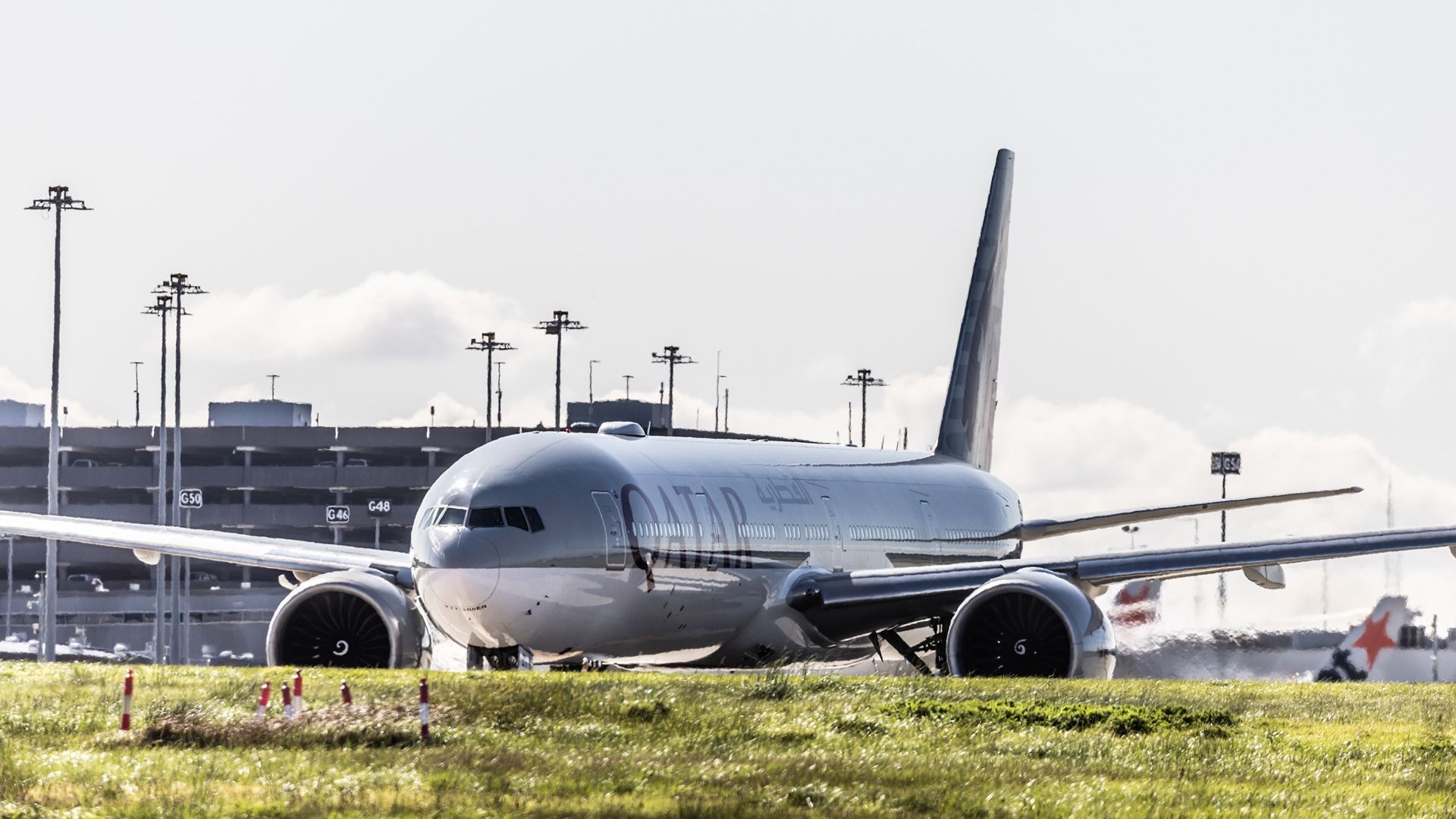 Sudden brakes: Jetstar & Qatar Airways planes nearly collide at Sydney ...