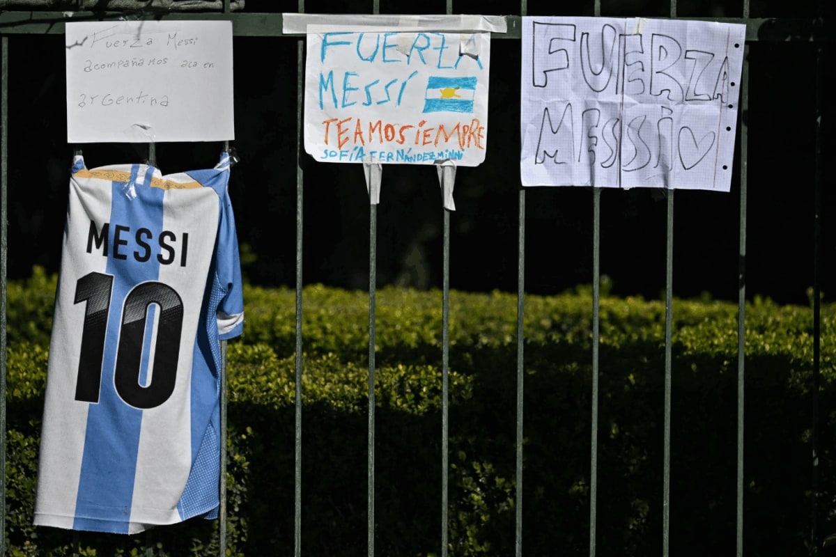 Image for Lionel Messi bids farewell to father Jorge Messi in Argentina