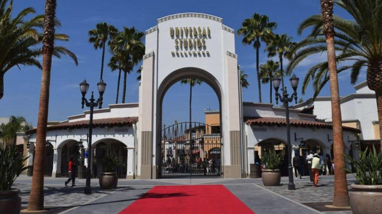 Universal Studios is using ‘goats’ to reduce the risk of wildfires that ...