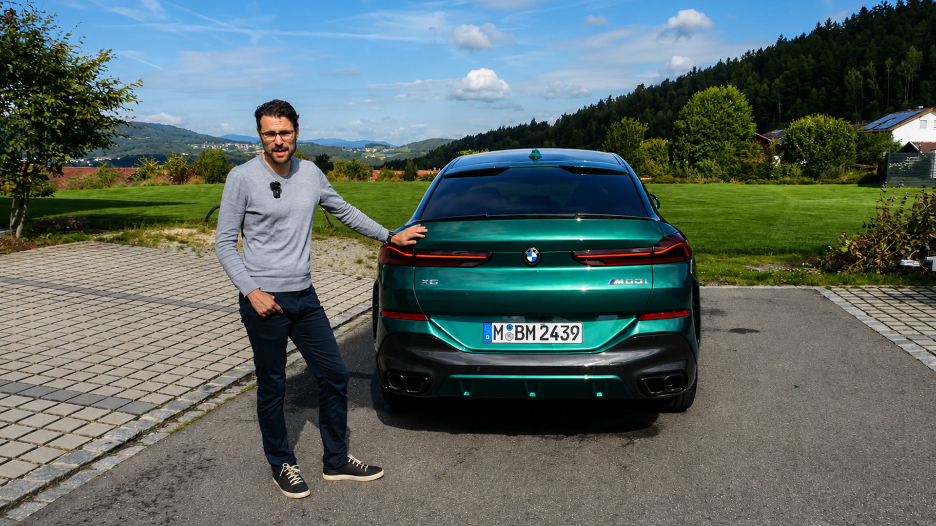 BMW X6 M60i highlights rear diffuser and exhaust system details