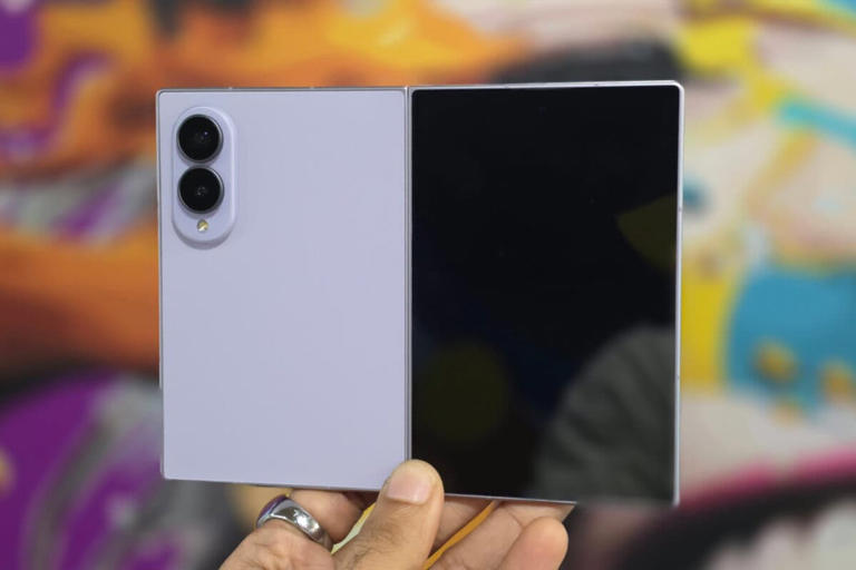 Samsung Galaxy Z Fold8 review: Practical design; Galaxy AI finally ...