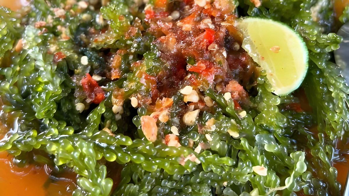 Rujak bulung Bali, kuliner rumput laut dengan perpaduan rasa pedas dan ...