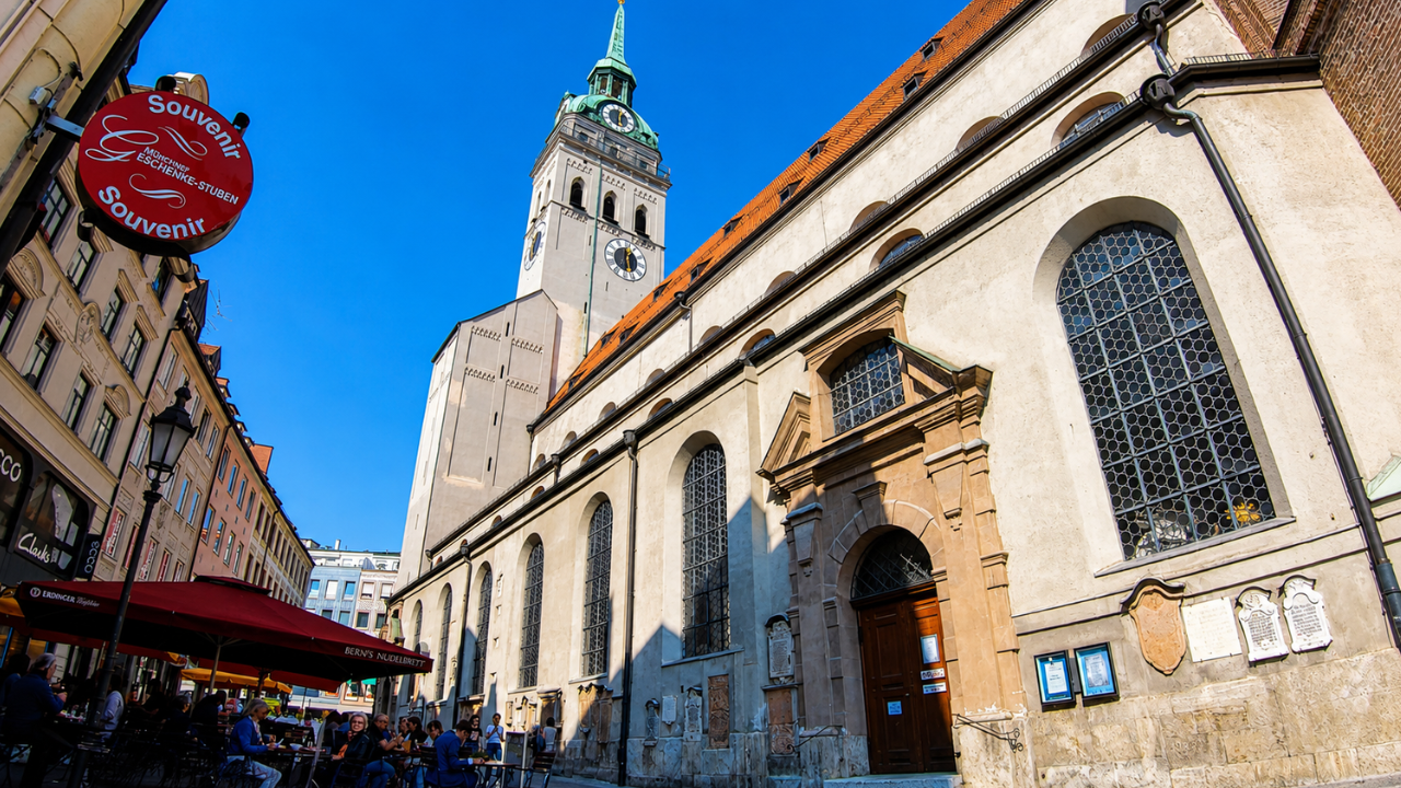 Walking beneath Munich’s historic church tower (4K)