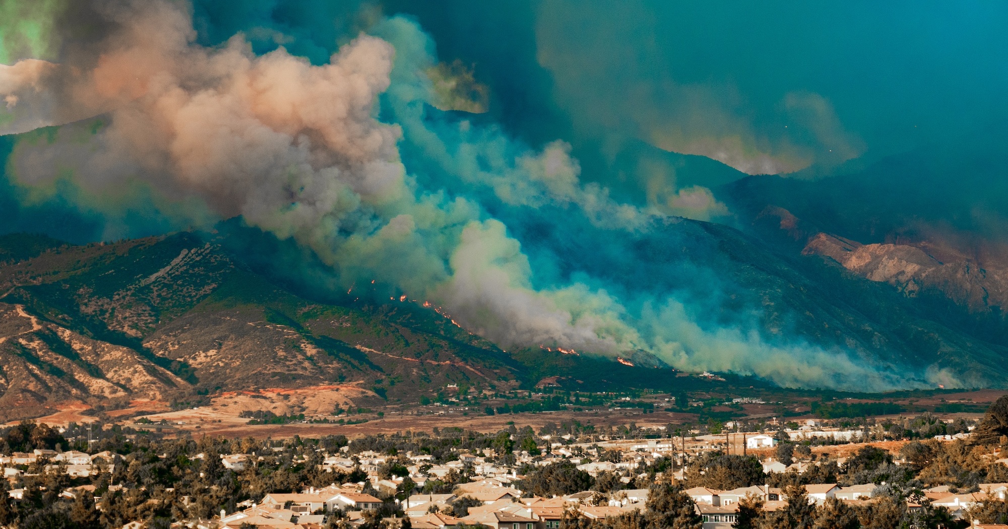 Fearing arson, US senators call for crackdown on wildfire betting