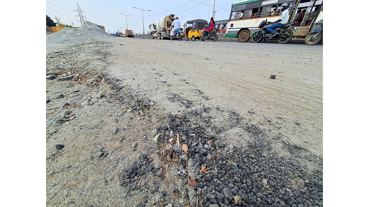 Bitumen price up, Bengaluru contractors halt work