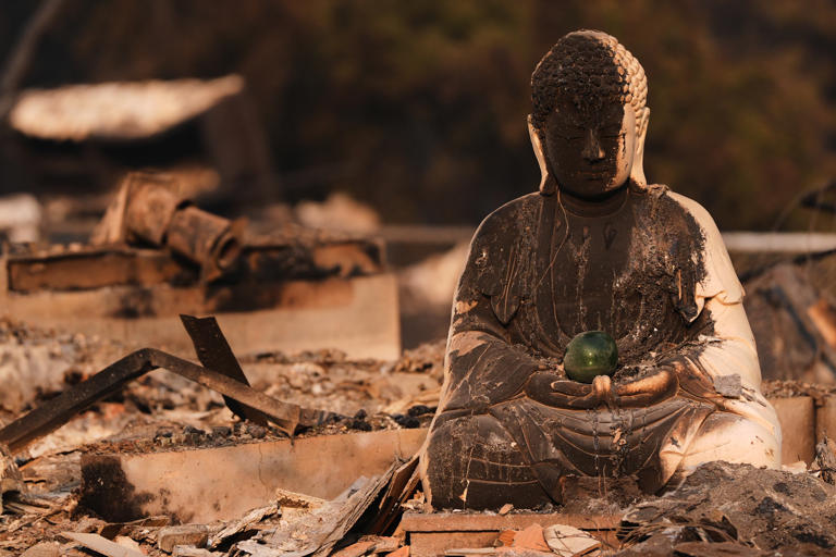 On the 3rd, a charred statue lies among the remains of a house burned by wildfires in northern Spokane, Washington State, U.S. /AP-Yonhap