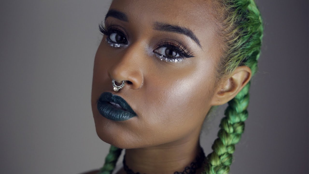 Alien makeup ideas for a bold concert look