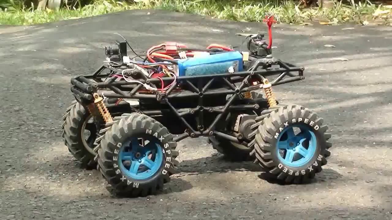Key components of a custom FPV rover