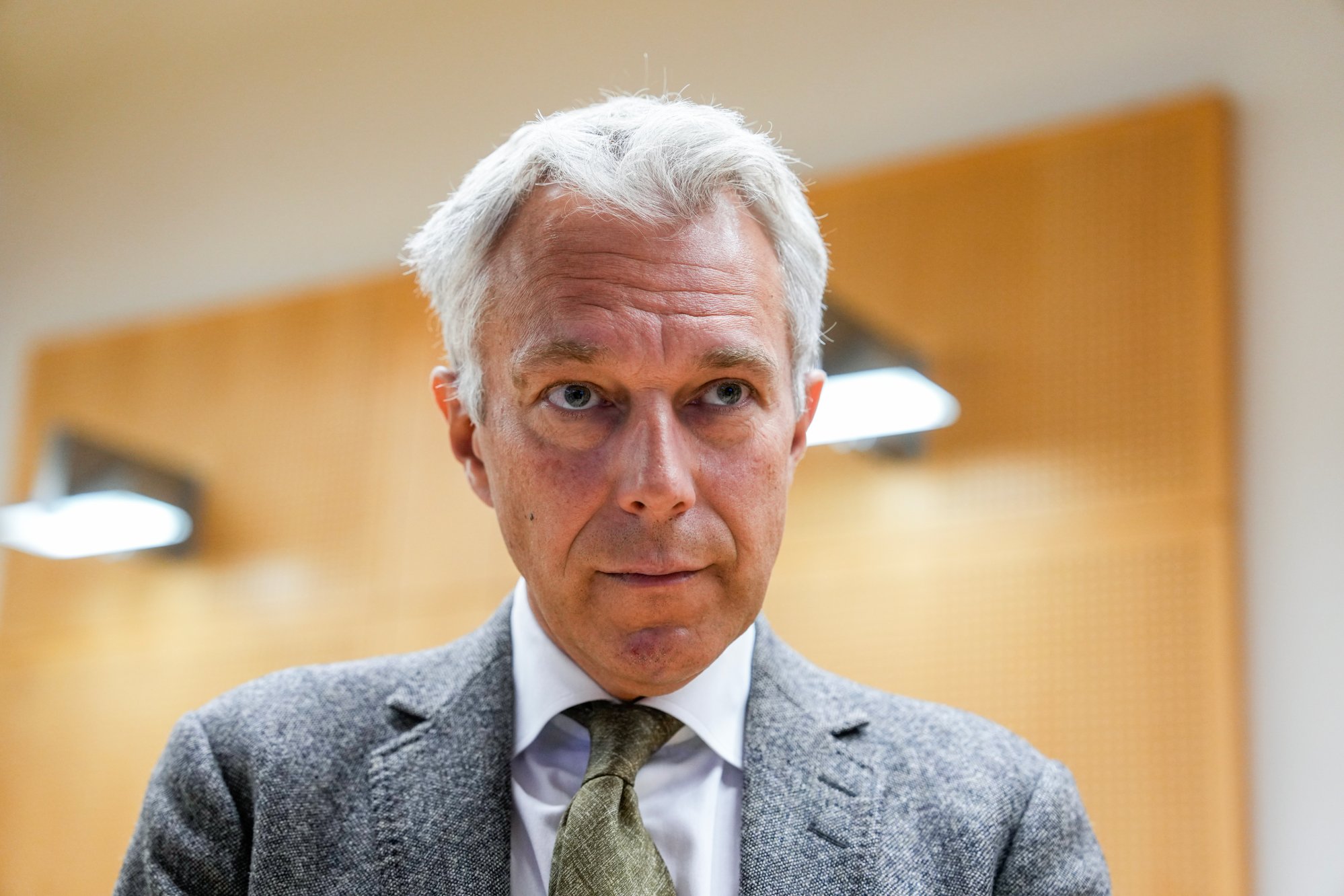 Oslo 20260810.  Forsvarer Petar Sekulic etter et rettsmøte i Oslo tingrett mandag, ber påtalemyndigheten om videre varetektsfengsling av Marius Borg Høiby med elektronisk kontroll i fire uker. Tingretten besluttet 13. juli å overføre siktede fra fengsel til varetekt med elektronisk kontroll. Foto: Heiko Junge / NTB
