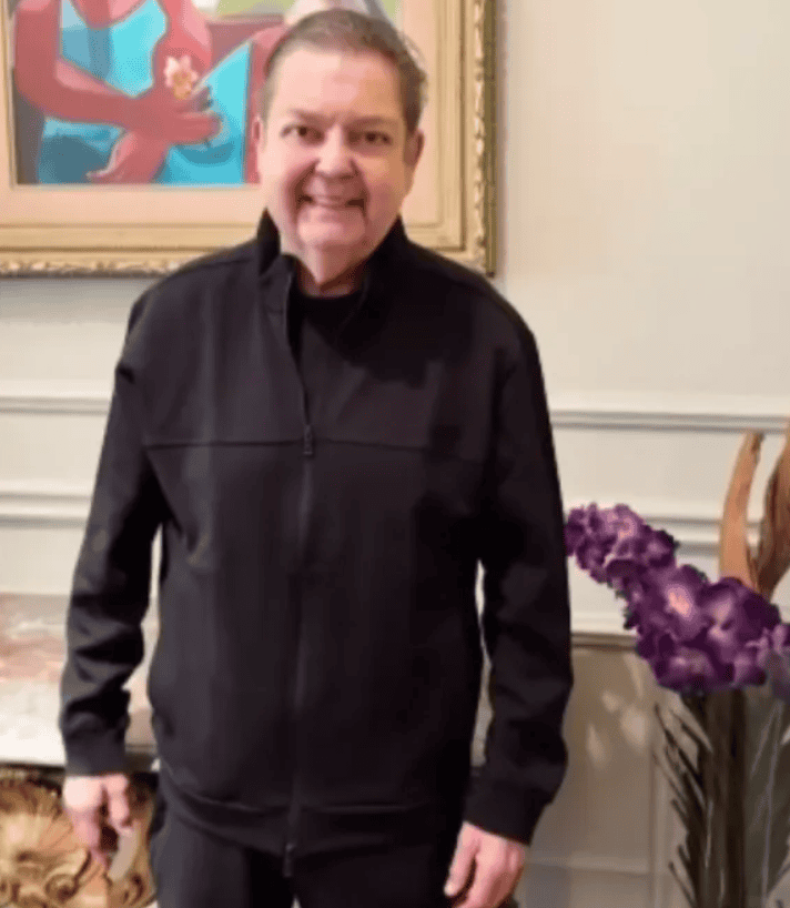 Faust&atilde;o n&atilde;o consegue mais andar e esposa faz desabafo sobre sa&uacute;de do apresentador