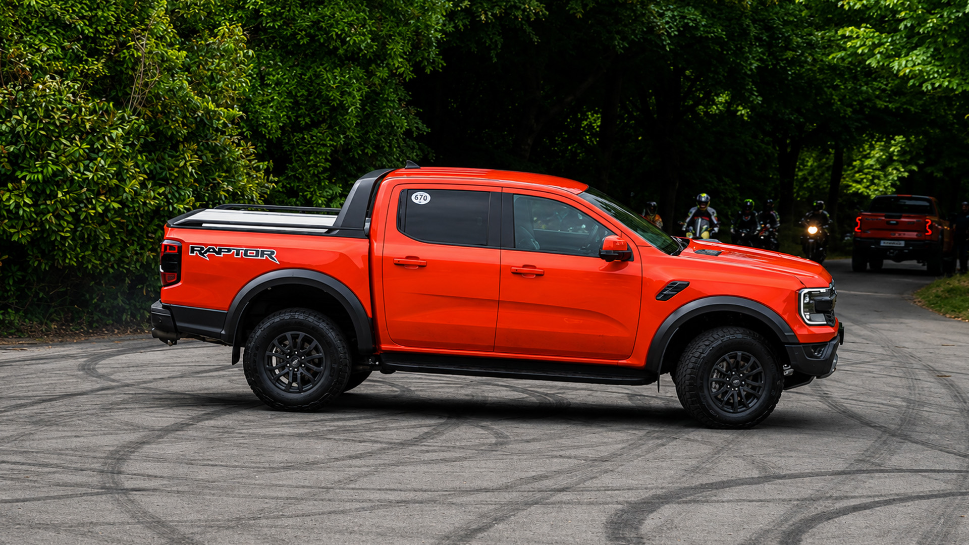Ford Ranger Raptor gira com muito estilo