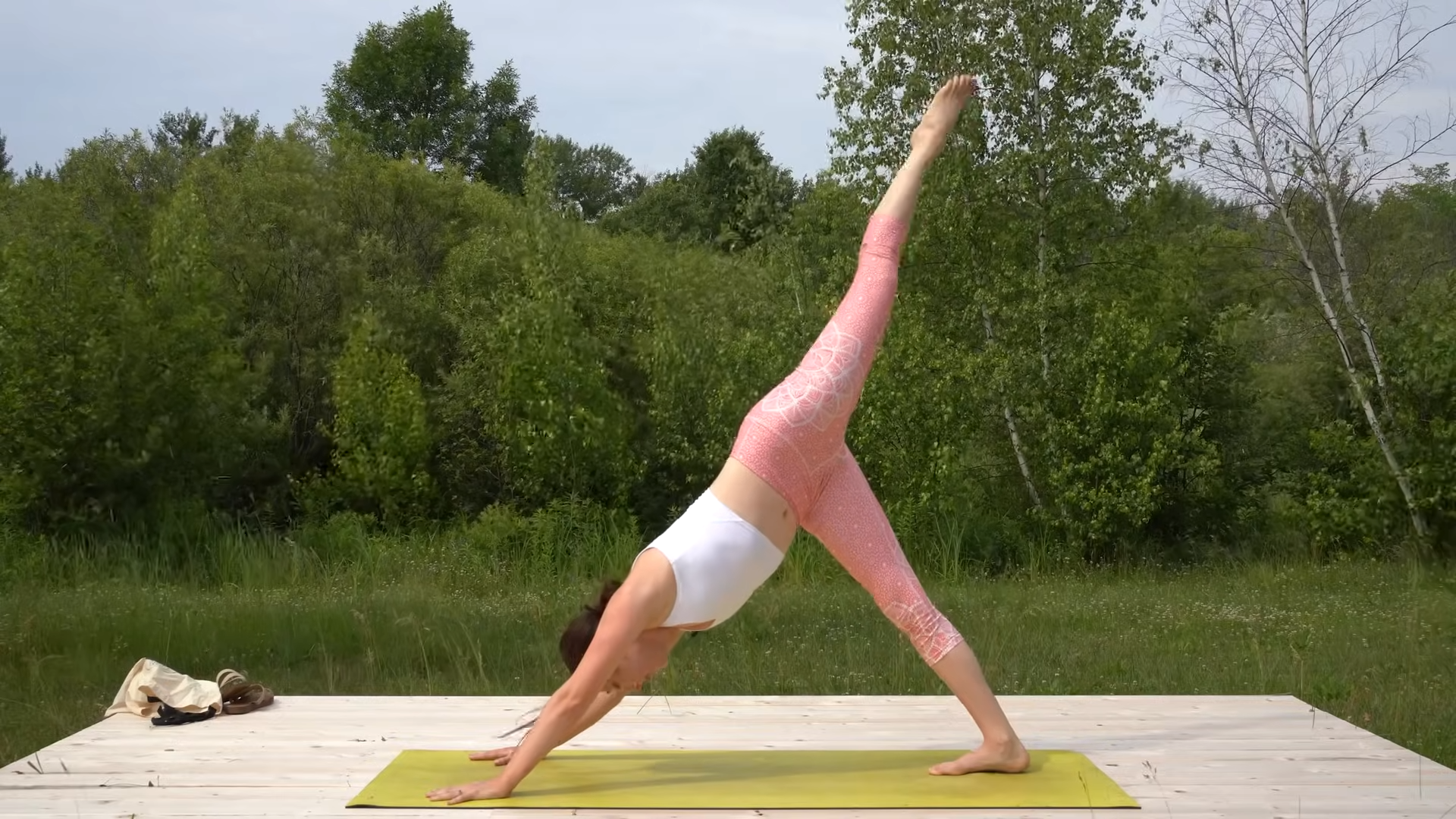 Simple thirty minute vinyasa flow to boost midday energy