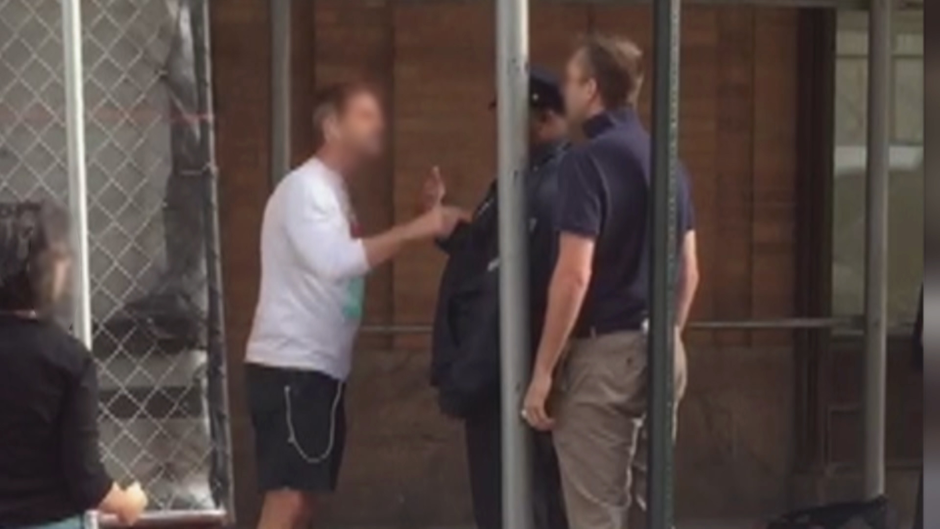 Baby carriage bump sparks neighbor's furious outburst | Neighborhood Wars