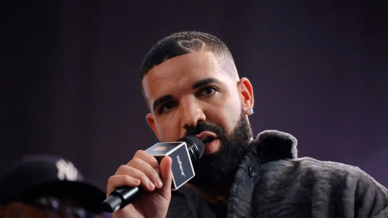 Drake has awkward encounter with Lily Phillips during bizarre 20-1 'date'