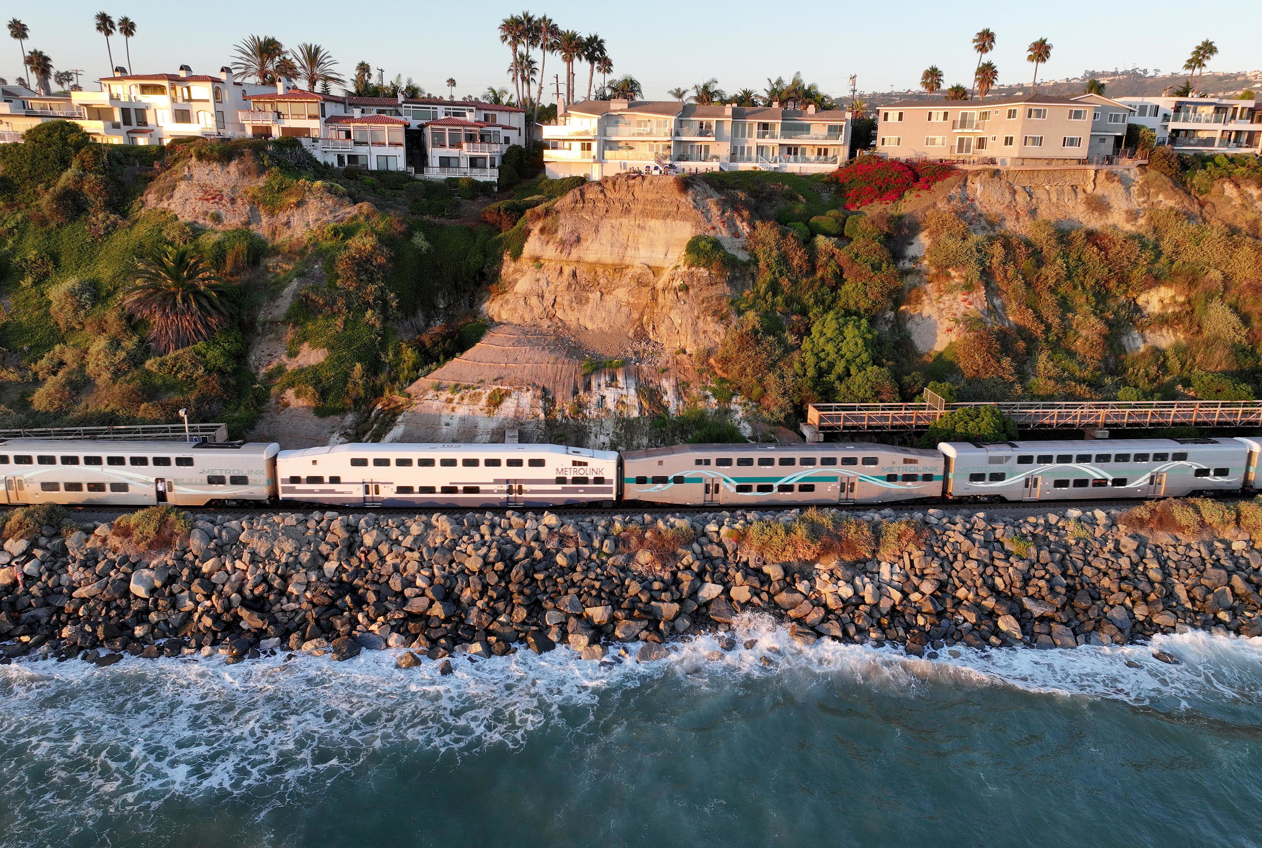 Metrolink Orange County line suspension