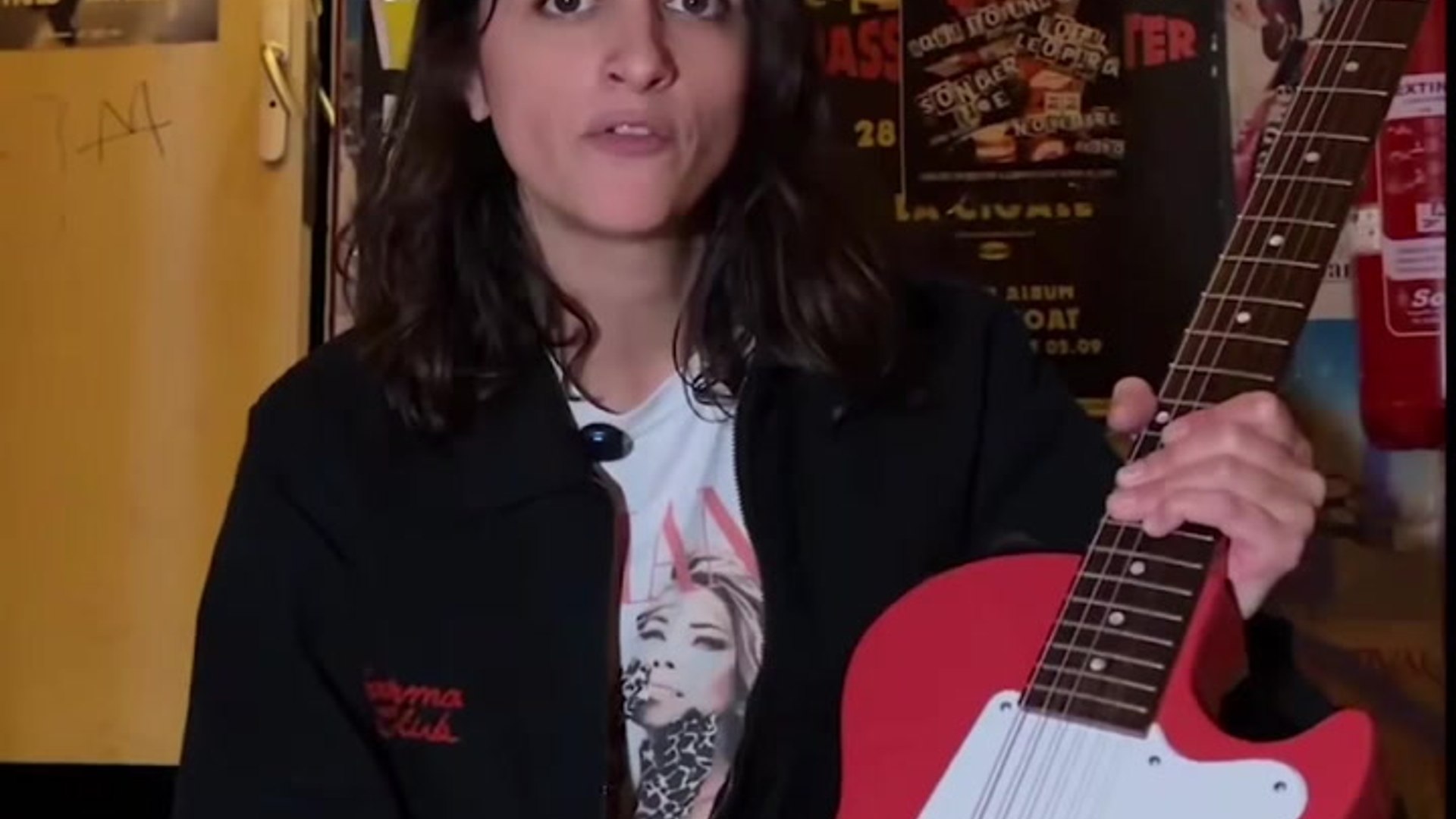 Laura Cox presents her 'Rock and Roll Machine': The Gibson Les Paul Junior