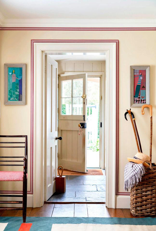 Designers are loving wallpaper borders again—here’s how to style them ...