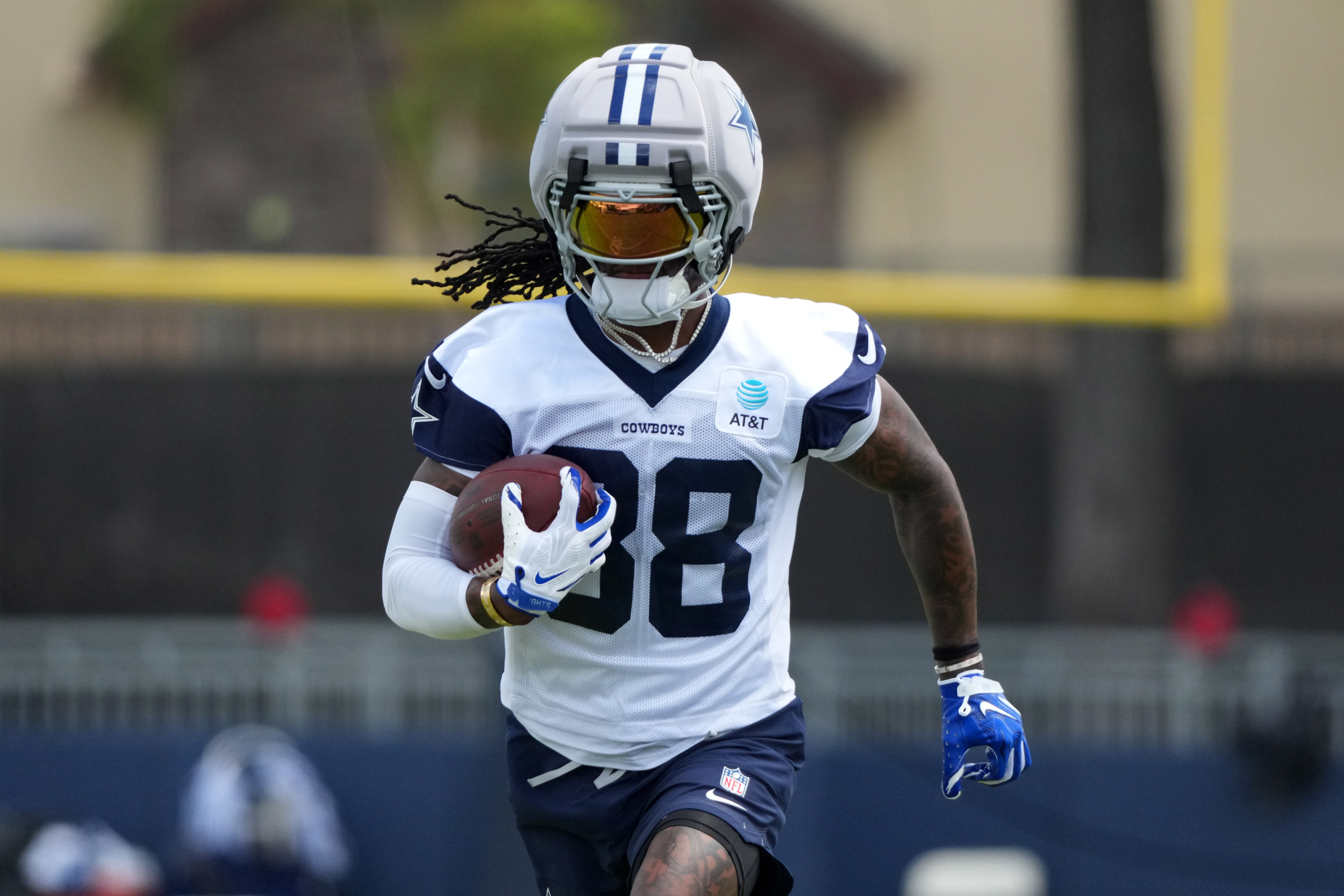 Cowboys' CeeDee Lamb urges Jerry Jones to extend George Pickens