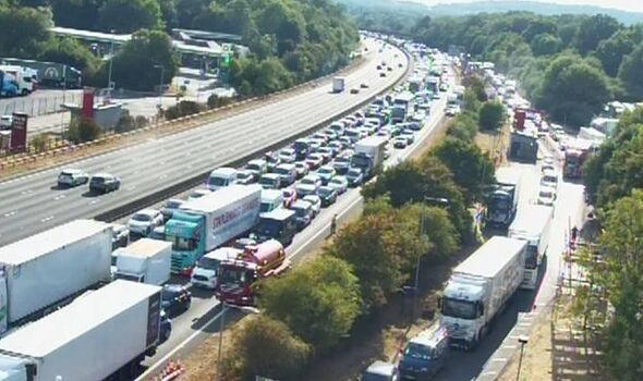 m25-traffic-recap-all-traffic-stopped-in-kent-as-huge-fire-sparks