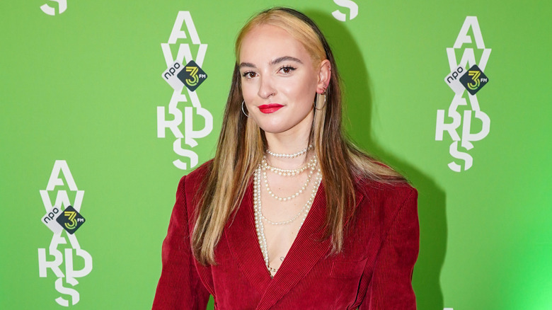 Clothing colors to avoid pairing with a classic red lip