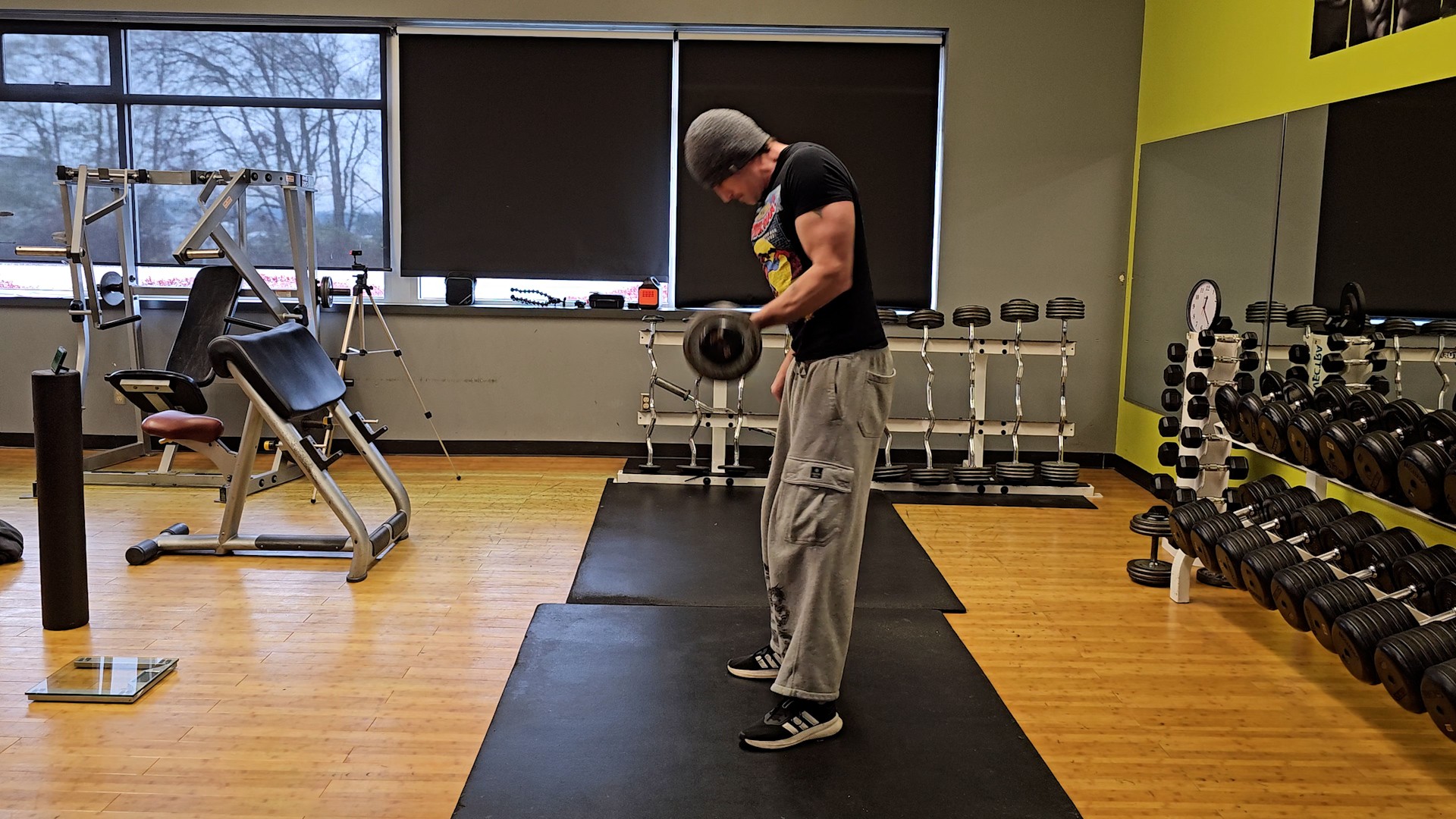 Most weight lifted by dumbbell curls in one minute - 1,682.28 kg (3,708 ...