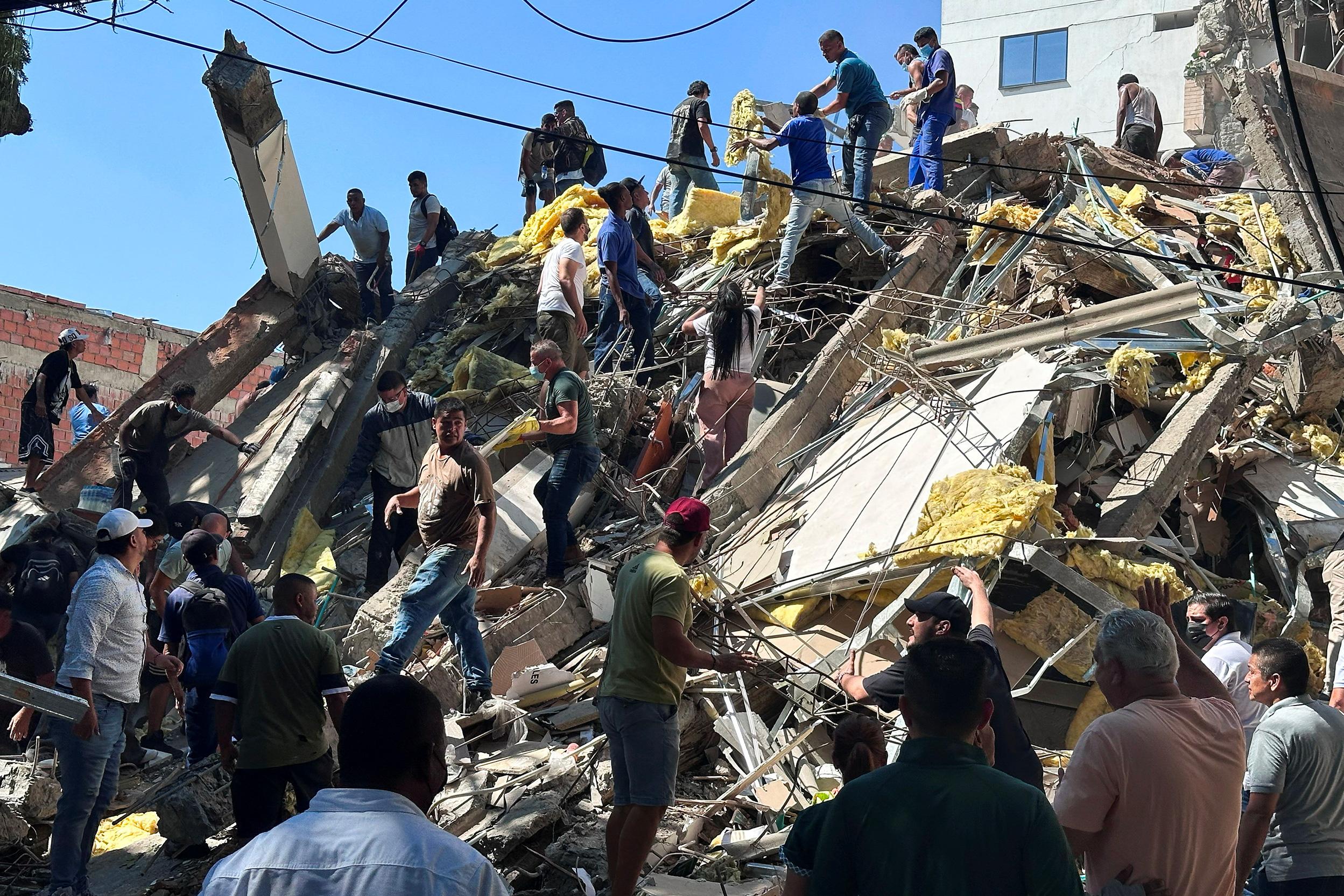 un-puissant-tremblement-de-terre-a-fait-au-moins-69-morts-en-colombie
