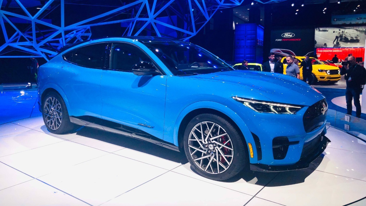 The 2027 Mustang Mach-E gets an 88 kWh battery standard, but the base ...