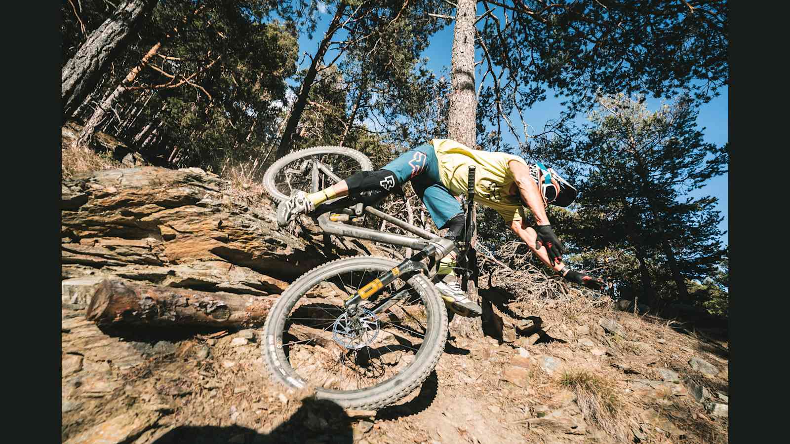 Rotationsschutz im MTB-Helm: Was MIPS und Co. wirklich bringen