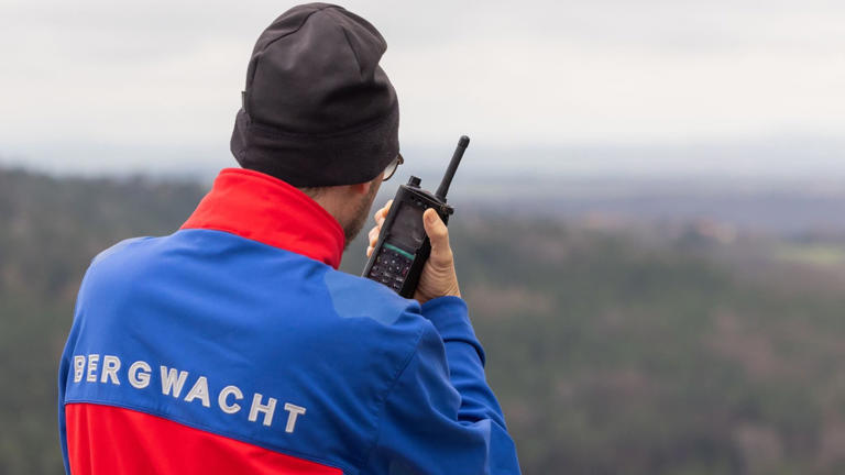 Wanderunfälle: Diese Dinge sollten jetzt in keinem Rucksack fehlen