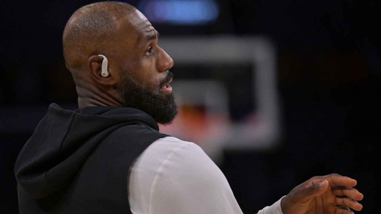 LeBron James drops media day mic about bailing on family for 76ers