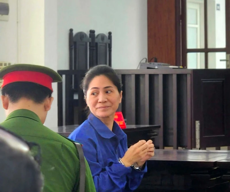 Giám đốc show 'Về đây bốn cánh chim trời' biết không thể biểu diễn vẫn bán vé, đón khán giả