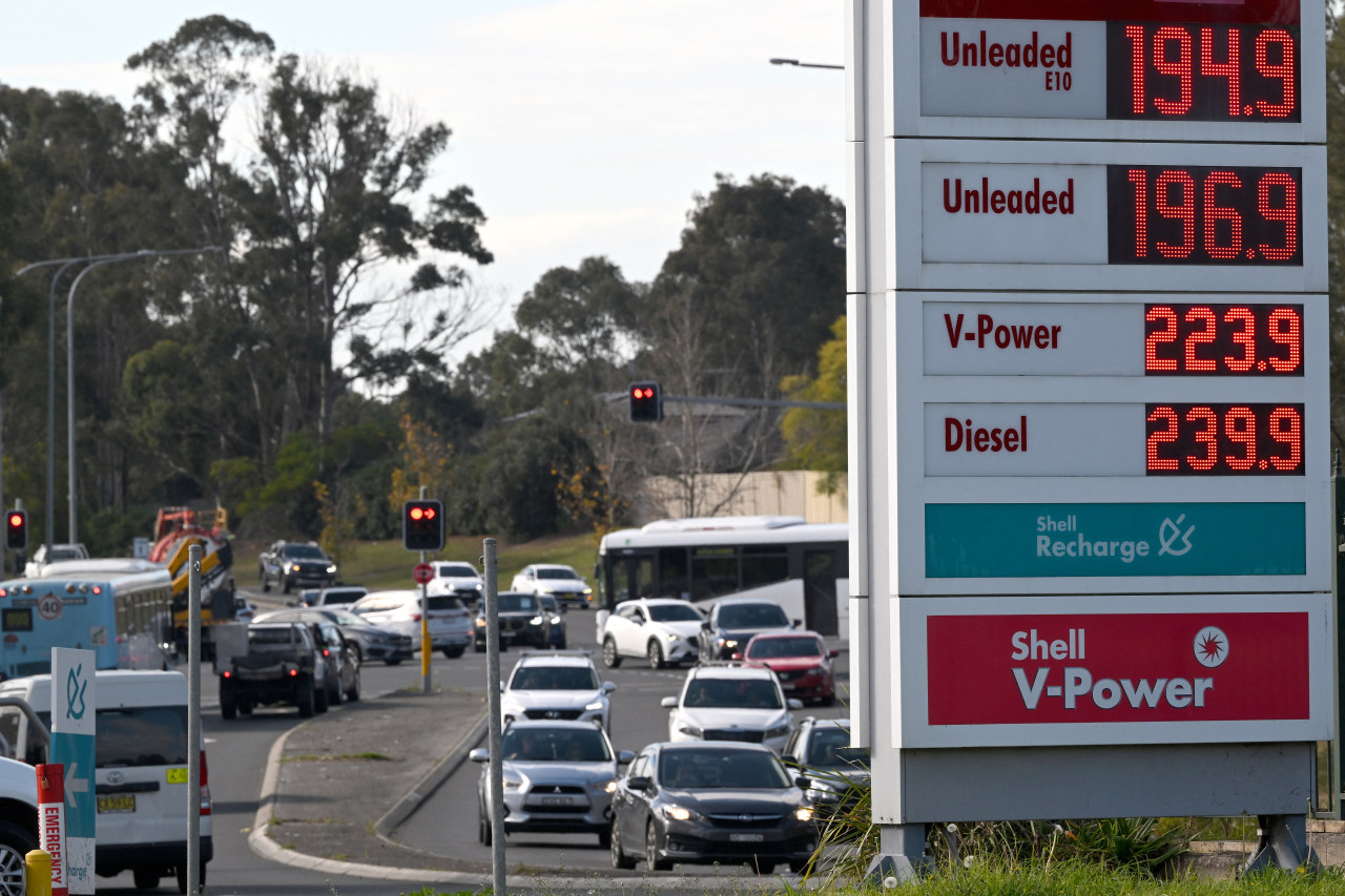 Reserve Bank of Australia holds rates steady but remains worried about inflation