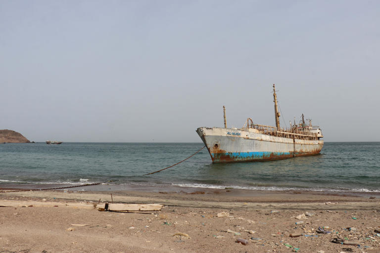 Houthi missile strike on commercial ship in Bab el-Mandeb kills three ...