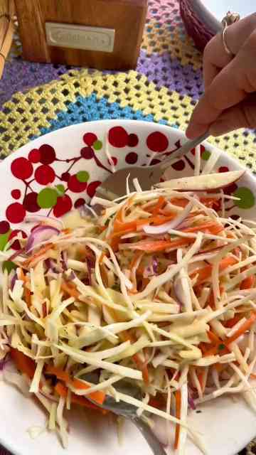 Los trucos para conseguir una ensalada de repollo crujiente