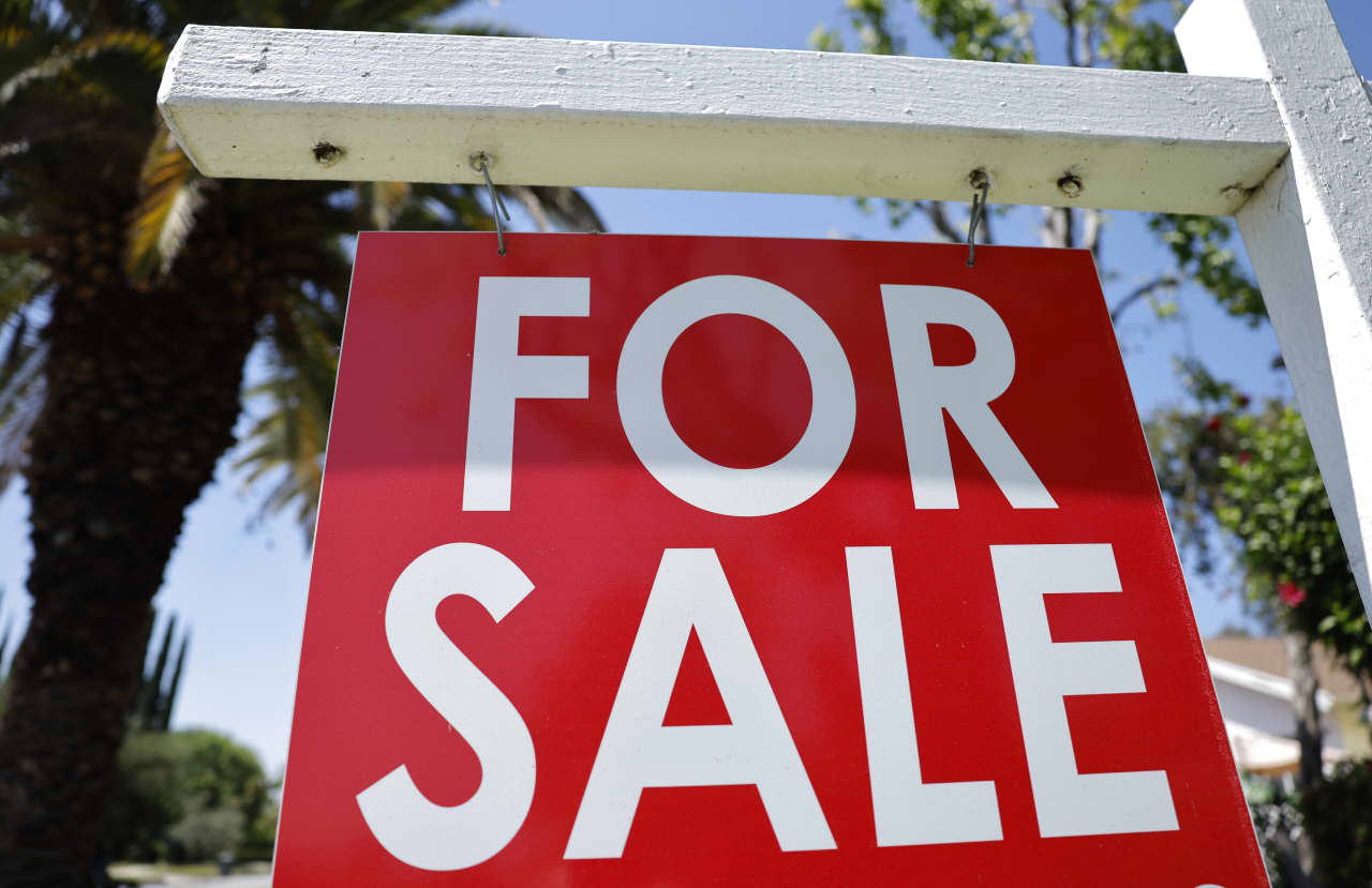 Home sales remain stuck as mortgage rates weigh on buyers