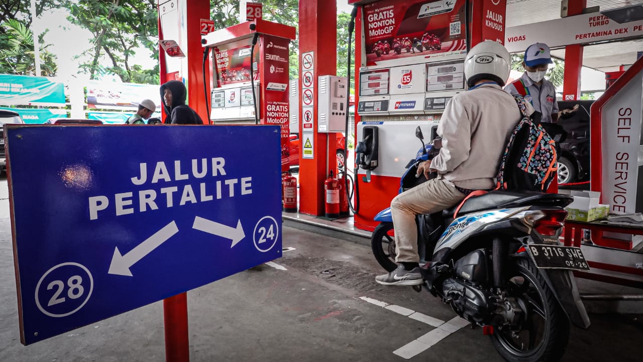Siap-siap! Pembelian Pertalite Terbatas, Cek Desil BPS-Bansos dengan NIK