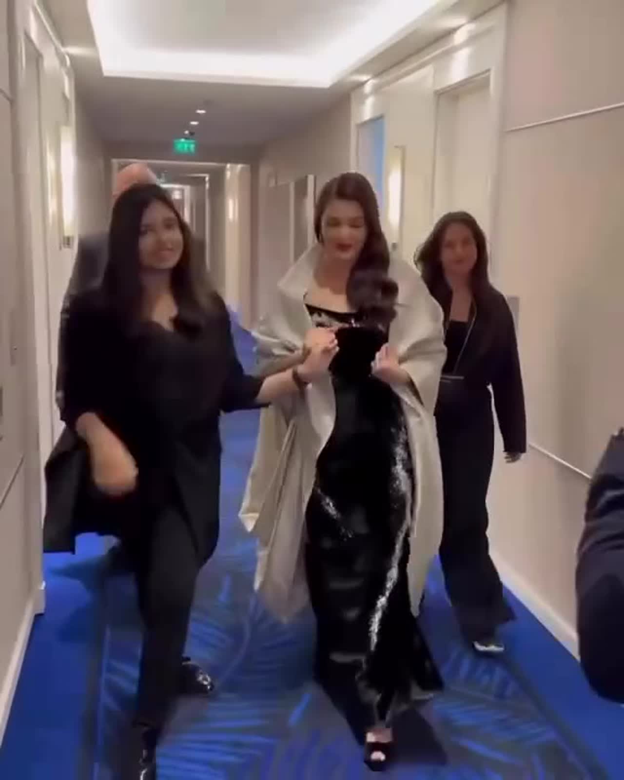 A little throwback to this adorable mother-daughter moment, the ...