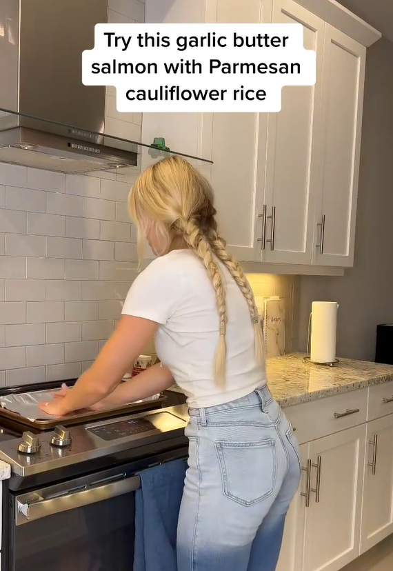 Garlic butter salmon: Easy parmesan cauliflower rice dinner