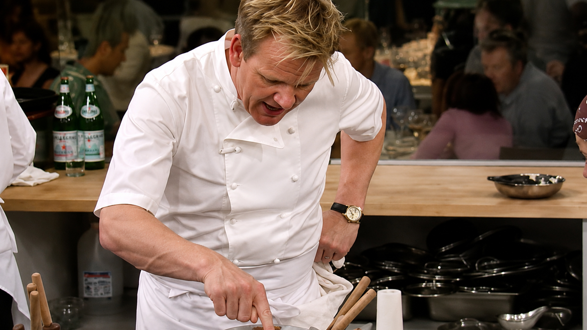 Furious Gordon Ramsay shuts down the kitchen after disastrous service