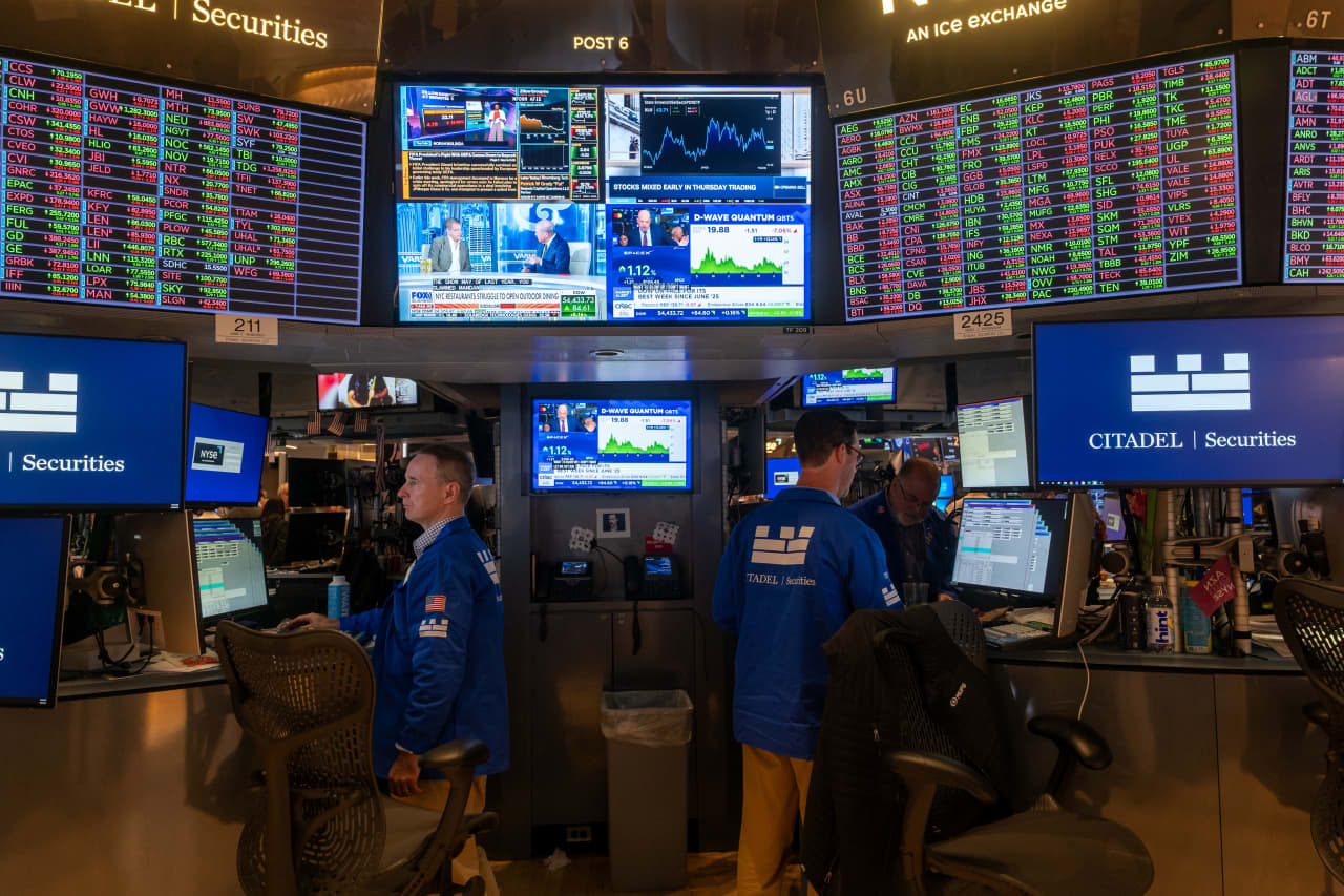 Bonds twist again, despite a vow of Treasury buybacks