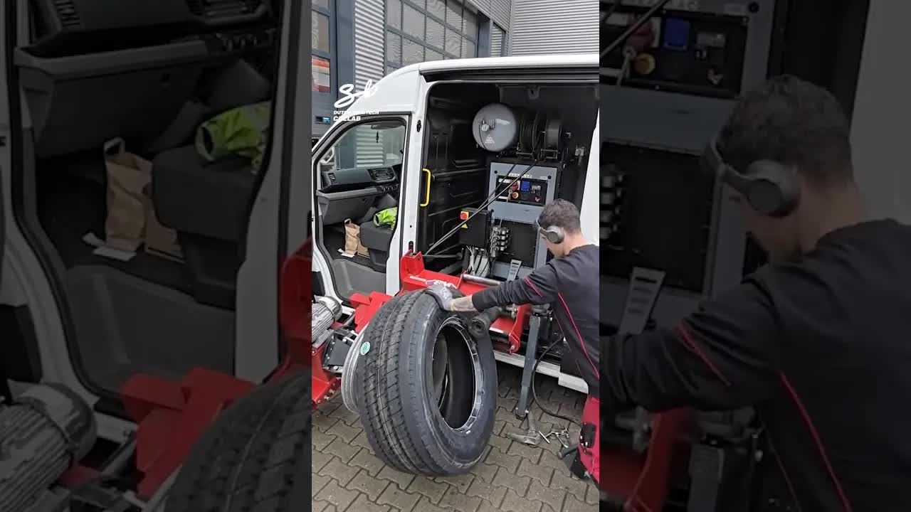 Mobile tire changing brings the service to the vehicle