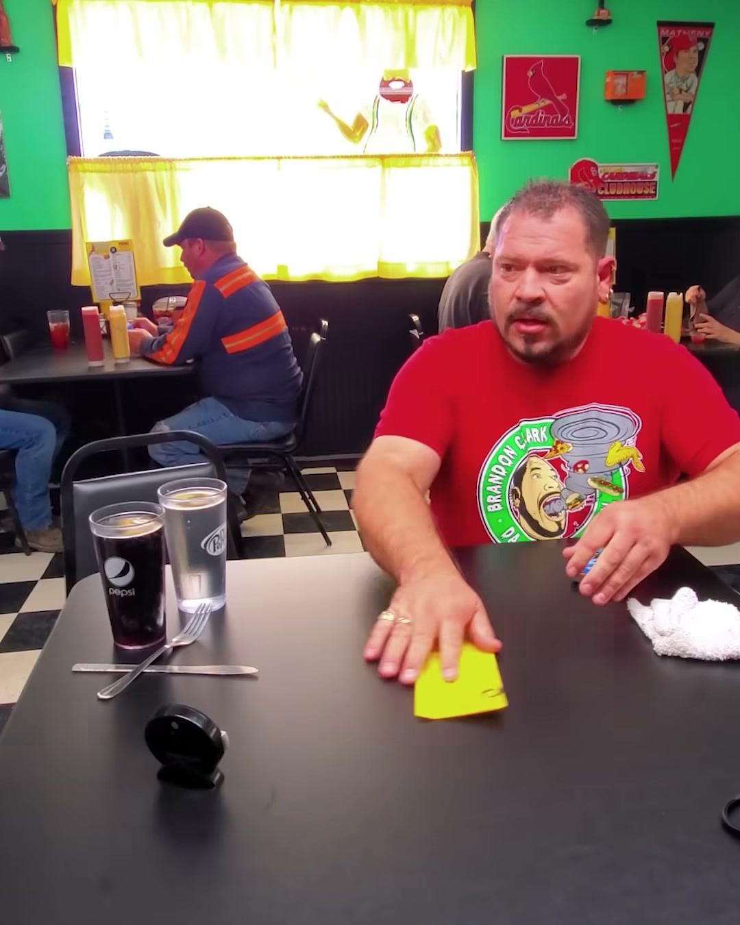 Big burger challenge: 4 burgers in 10 minutes