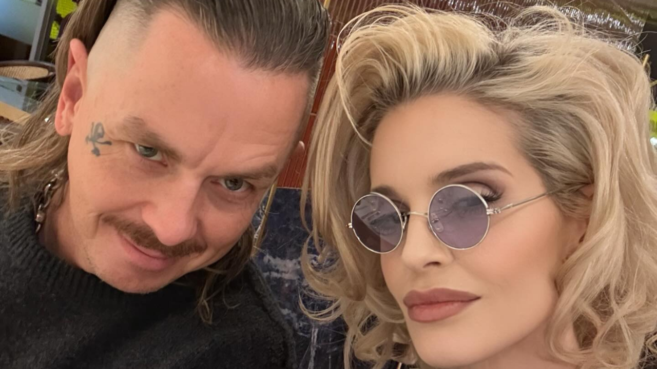 Kelly Osbourne fuels breakup speculation with emotional posts demanding child support and return of her dogs