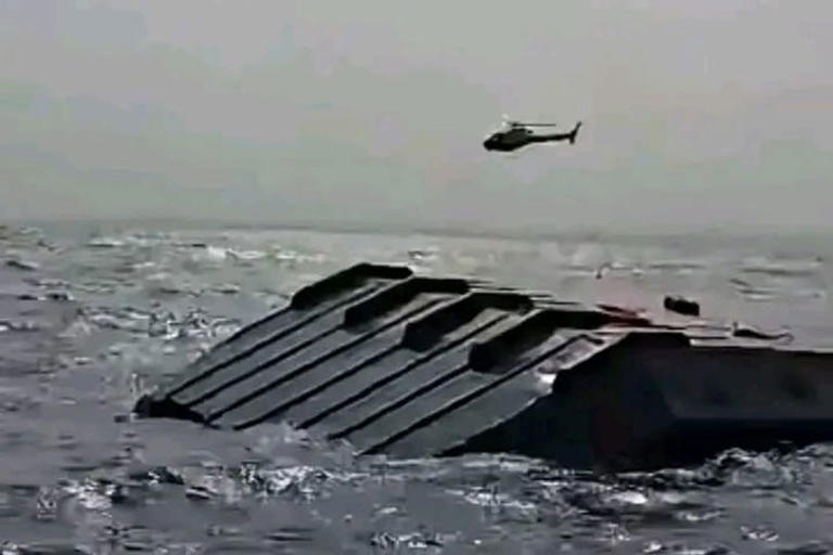 The boat had a carrying capacity of 90 people