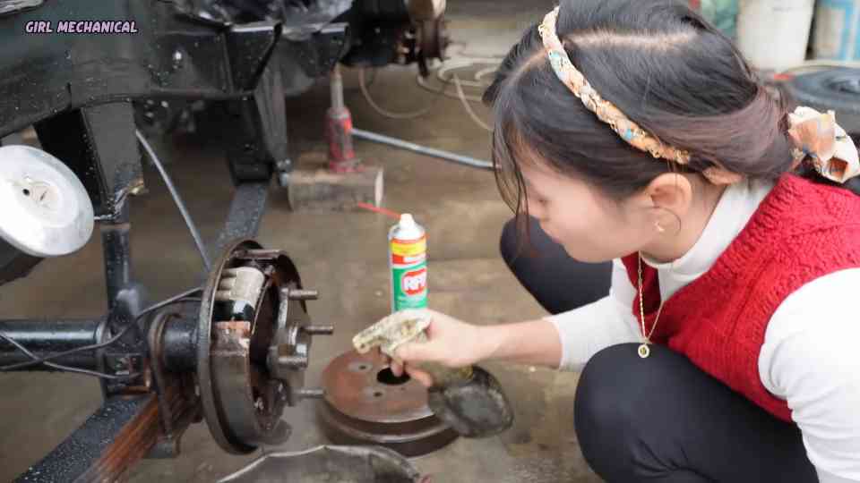 She restored a Suzuki mini truck’s engine and braking system