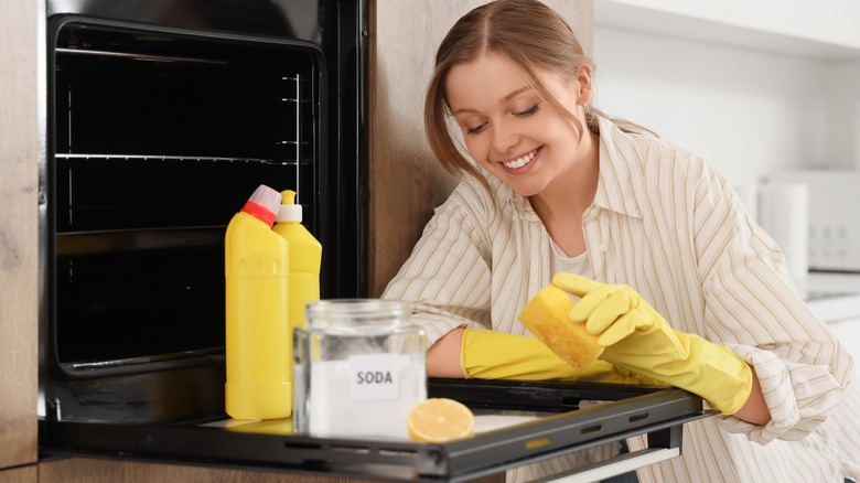 What happens if you mix baking soda and hydrogen peroxide?