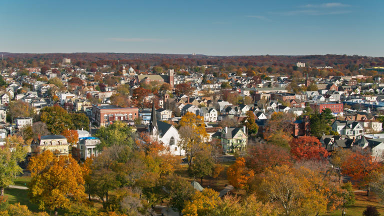 Bridgeport-Stamford inventory surges while prices stay above $750K