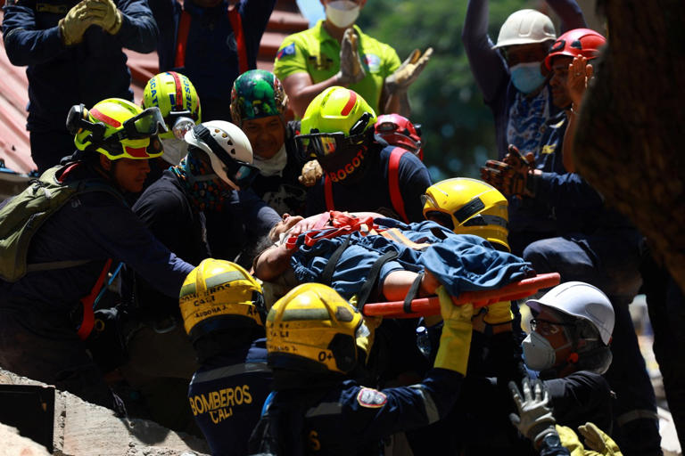Rescue teams in Colombia dig through rubble to pull out quake victims